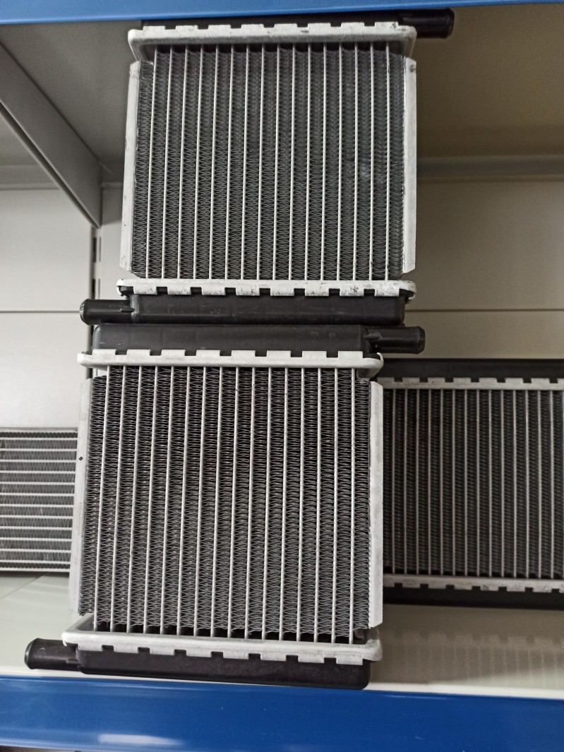 Радиатор отопителя (алюм.) — 1